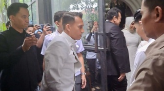 Momen Egy Maulana Vikri Memasuki Gedung Pernikahan Sebelum Akad dengan Adiba Khanza Jadi Sorotan