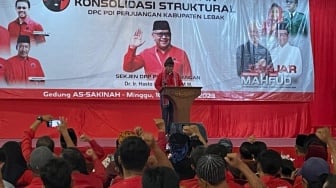 Hasto Kampanye Di Banten, Kader PDIP Teriak 'Jangan Gentar Karena Ada Ganjar, Jangan Takut Karena Ada Mahfud'