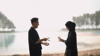 Bisa Ditiru! Inspirasi Potret Prewedding Halal Adiba Khanza dan Egy Maulana Vikri yang Tak Bersentuhan