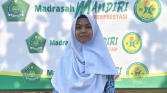 Faizah Adriansyah dari MTsN 6 Padang Raih Medali Perunggu di Olimpiade Sains di Thailand