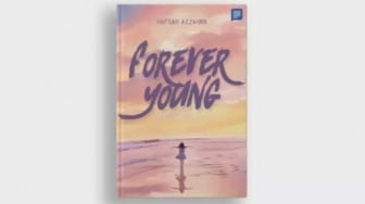 Ulasan Novel Forever Young, Pusingnya Cari Jodoh Malah Ketemu Malaikat Aneh