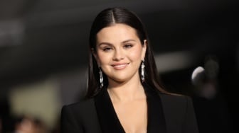 Diisukan Berkencan, Selena Gomez Akui Sudah 6 Bulan dengan Benny Blanco