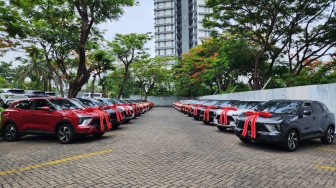 MMKSI Rayakan Pengiriman Mitsubishi XForce di Bandung dan Surabaya