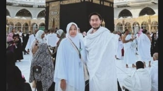 Kedatangan Jenazah Ibu Jeje Govinda, Mertua Syahnaz Sadiqah ke Rumah Duka Disambut Isak Tangis Keluarga