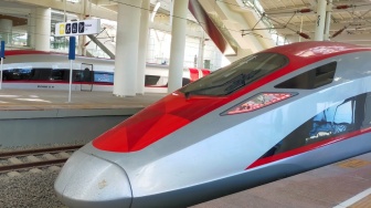 Bakal Beroperasi 2027, Semenanjung Malaysia Dihubungkan Kereta Listrik Buatan Negara Ini