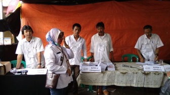 Gaji KPPS 2024 Kapan Diberikan? Viral Petugas Pemilu Pamer Amplop Uang di Medsos Usai Dilantik