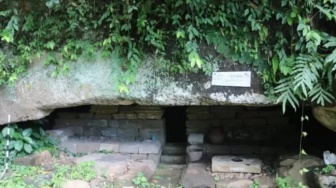Reruntuhan Candi Ditemukan di Goa Mlaten, Diyakini Tempat Bertapa Ken Arok dan Ken Dedes