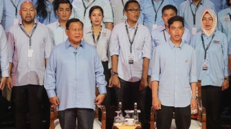 Momen Gibran Rakabuming Ajak Pendukung Bersorak Saat Prabowo Bahas Masalah MK, Warganet: Malah Nari Saman