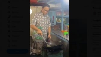 Foto Anies Baswedan Masak Nasi Goreng Viral Lagi Usai Debat Capres 2024: 'Let Him Cook!'