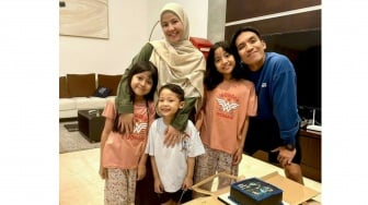 Desta Unggah Foto Rayakan Ultah Anak Bareng Natasha Rizky, Ramai Didoakan Rujuk