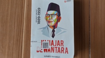 Ulasan Buku Ki Hajar Dewantara, Sang Bapak Pendidikan Indonesia