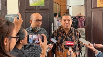 Novel Baswedan dan Yudi Purnomo Tonton Langsung Sidang Vonis Haris - Fatia di PN Jaktim