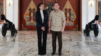 Nikita Mirzani Kesemsem Dansa Bareng Ajudan Pribadi Prabowo, Netizen Colek Pacar Rizky Irmansyah