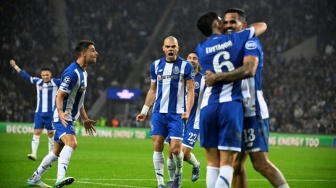 Hasil Liga Champions: Porto Dampingi Barcelona ke 16 Besar, Royal Antwerp Petik Kemenangan Perdana