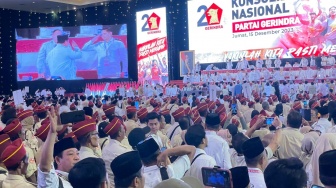 Prabowo Salami Jajaran Gerindra di Rakornas, Dua Keponakan Beri Hormat dan Cium Tangan