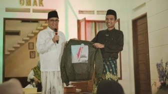 Seniman Chiki Fawzi Terharu Saat Anies Sebut Brand Fashion Miliknya dan Menghadiahkannya pada UAS