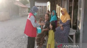 Abu Vulkanik Gunung Anak Krakatau Renggut Aktivitas Warga Desa Pulau Sebesi