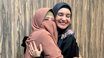 Lepas Kangen dengan Peggy Melati Sukma, Pelukan Shireen Sungkar Jadi Sorotan Warganet