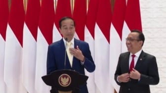 Tampil Beda, Ini Makna Dasi Kuning yang Digunakan Jokowi Saat ke Jepang