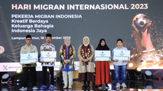 Kemnaker Beri Penghargaan Indonesian Migrant Worker Awards 2023 ke Pelindung Pekerja Migran Indonesia Lampung Timur