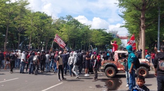 Ricuh Unjuk Rasa Ribuan Suporter PSM Makassar di Menara Bosowa, Ini Tuntutan Suporter