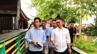 Kehadiran Gibran di Waterfront Pontianak Bikin Emak-Emak Histeris: Ganteng Banget!