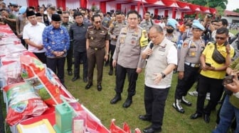 Polda Riau Gerebek 2 Lokasi Pengoplosan Beras Bulog Menjadi Beras Premium