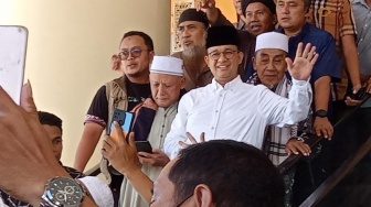 Anies Baswedan Ziarah ke Makam Kiai Dan Ulama Kharismatik Jawa Isi Libur Natal