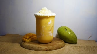 Menikmati Smoothies di Outlet Sejoli Kota Jambi, Toppingnya Melimpah