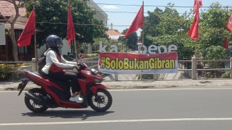 Ogah Tanggapi Spanduk Provokatif 'SoloBukanGibran', TKD Prabowo-Gibran Ucap Kalimat Menyentuh