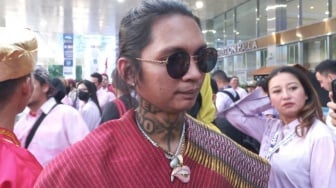 Rapper Samuel Alexander Pieter atau akrab disapa Young Lex mendukung langsung pasangan Ganjar-Mahfud MD di JCC, Senayan, Jakarta, Jumat (22/12/2023). [Suara.com/Bagaskara]