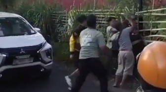 Kelakuan Barbar Geng Motor, Polisi Lalu Lintas di Bandung Dikeroyok hingga Tak Berdaya