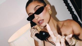 4 Inspirasi Outfit ala Hailey Bieber, Makin Stylish dengan It Girl Vibe!