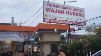 Baliho Caleg Dipasang Asal Bikin Celaka Ibu dan Anak di Malang