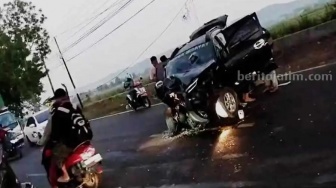 Kecelakaan Maut Sampang, Dua Minibus Ringsek Tabrakan Adu Moncong