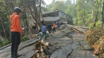 Penampakan Longsor di Megamendung Yang Bikin Bupati Bogor Terheran-heran, Kok Bisa?