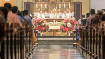 Khidmatnya Ibadah Natal di Gereja Katedral Jakarta