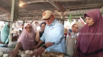 TKD Jatim Prabowo-Gibran Sorot Infrastruktur Pasar Sidokerto yang Kurang Layak