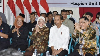 Menaker Dampingi Presiden Kunker ke Jatim, Jokowi Acungkan Jempol