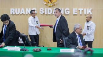 Suasana jalannya sidang kode etik dengan terdakwa Ketua KPK nonaktif Firli Bahuri  di Gedung ACLC KPK, Jakarta, Rabu (27/12/2023). [Suara.com/Alfian Winanto]