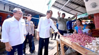 Kisah Nenek Penjual Sandal di Pasar Rogojampi Banyuwangi Bertemu Jokowi