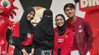 Gemasnya Adiba Khanza Hadir di Ulang Tahun Baby L Pakai Jersey Suami: Fans Egy Maulana Vikri Garis Keras