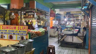 Tidak Terpengaruh Obral Janji Politik Para Capres, Pedagang Sayur Pasar Slipi Hanya Inginkan Satu Hal Ini