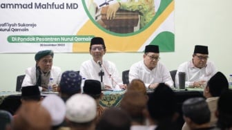 Mahfud MD Bahas Pupuk Hingga Guru Honorer Saat Dialog Interaktif di Ponpes Nurul Qarnain