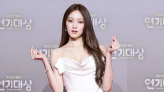 Pakai Gaun Putih untuk Hormati Lee Sun Gyun, Lee Sung Kyung Dibela Warganet