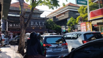 Bule Ini Protes Karena Bali Sudah Tak Seperti Dulu Lagi