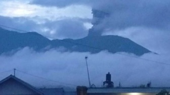 Gunung Marapi Erupsi Lagi, Suara Dentuman Keras Bikin Warga Agam dan Bukittinggi Makin Cemas