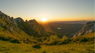 7 Tempat Melihat Sunrise Terbaik di Bandung, Saksikan Matahari Terbit Pertama di 2024