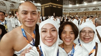 BCL Pakai Bulu Mata Palsu saat Umrah, Ini Hukumnya Kata UAS