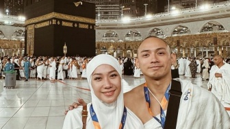 BCL Dipuji Mirip Laudya Cynthia Bella Saat Umrah, Tas Belasan Juta di Pundak Bikin Salah Fokus